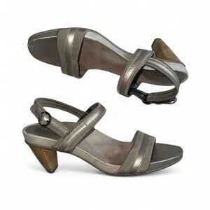 Essence by aetrex cool tone brown leather sandals Women’s US 9